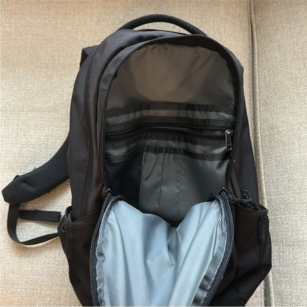 Backpack - Picture 3 of 4